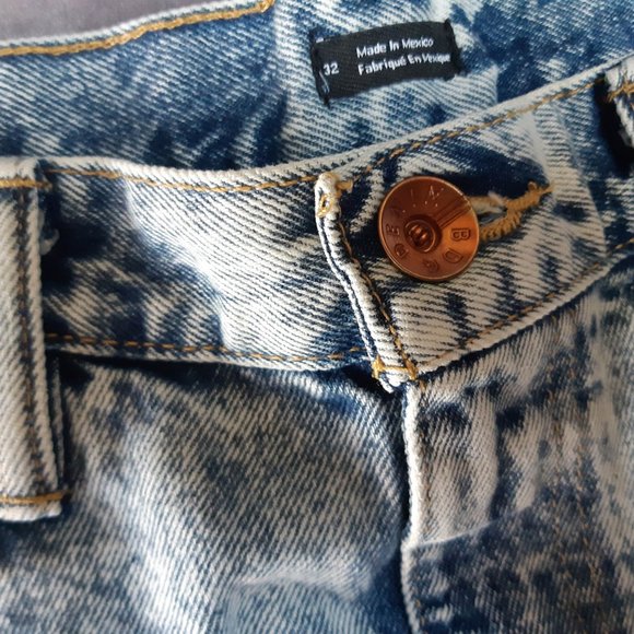 Urban Outfitters BDG slim cut off acid wash denim shorts - Picture 4 of 4